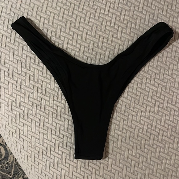 Everie Swim Bikini Bottoms - Picture 4 of 7